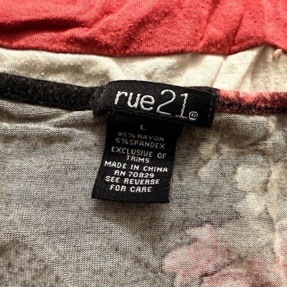 Rue21 Floral Colorblock Short Sleeve Top - Black, White, Red - Picture 4 of 4